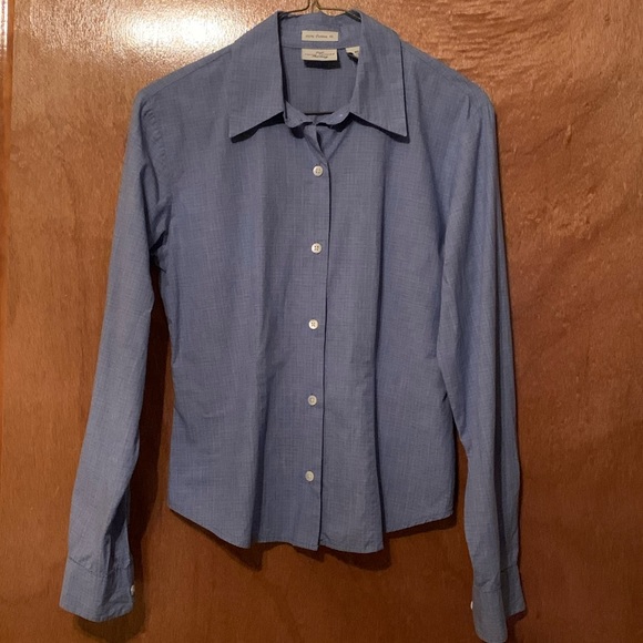 GAP woman’s buttoned down pleated shirt - Picture 4 of 6